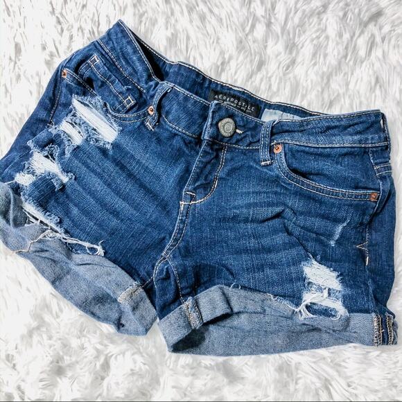 AERO • Blue Jean Distressed Mini Denim Shorts • Sz 0 - Picture 2 of 8
